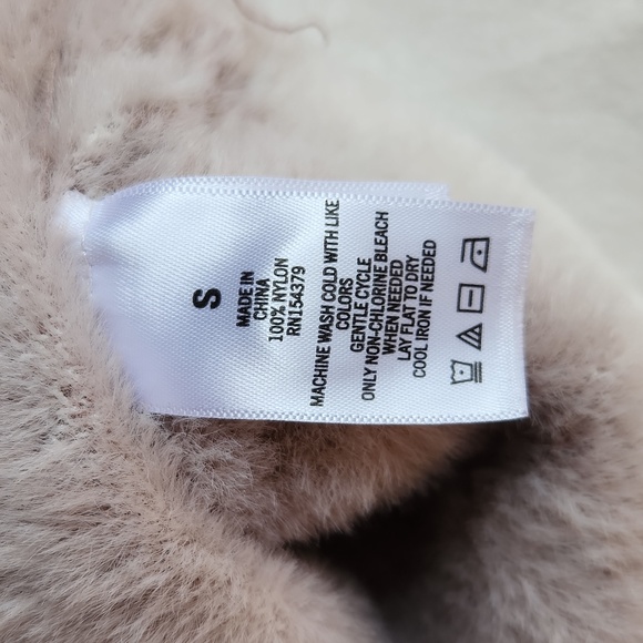 Aeropostale, Women's Super Soft, Fuzzy Pink Fall, Cropped Button-Up, Sweater - Picture 9 of 9